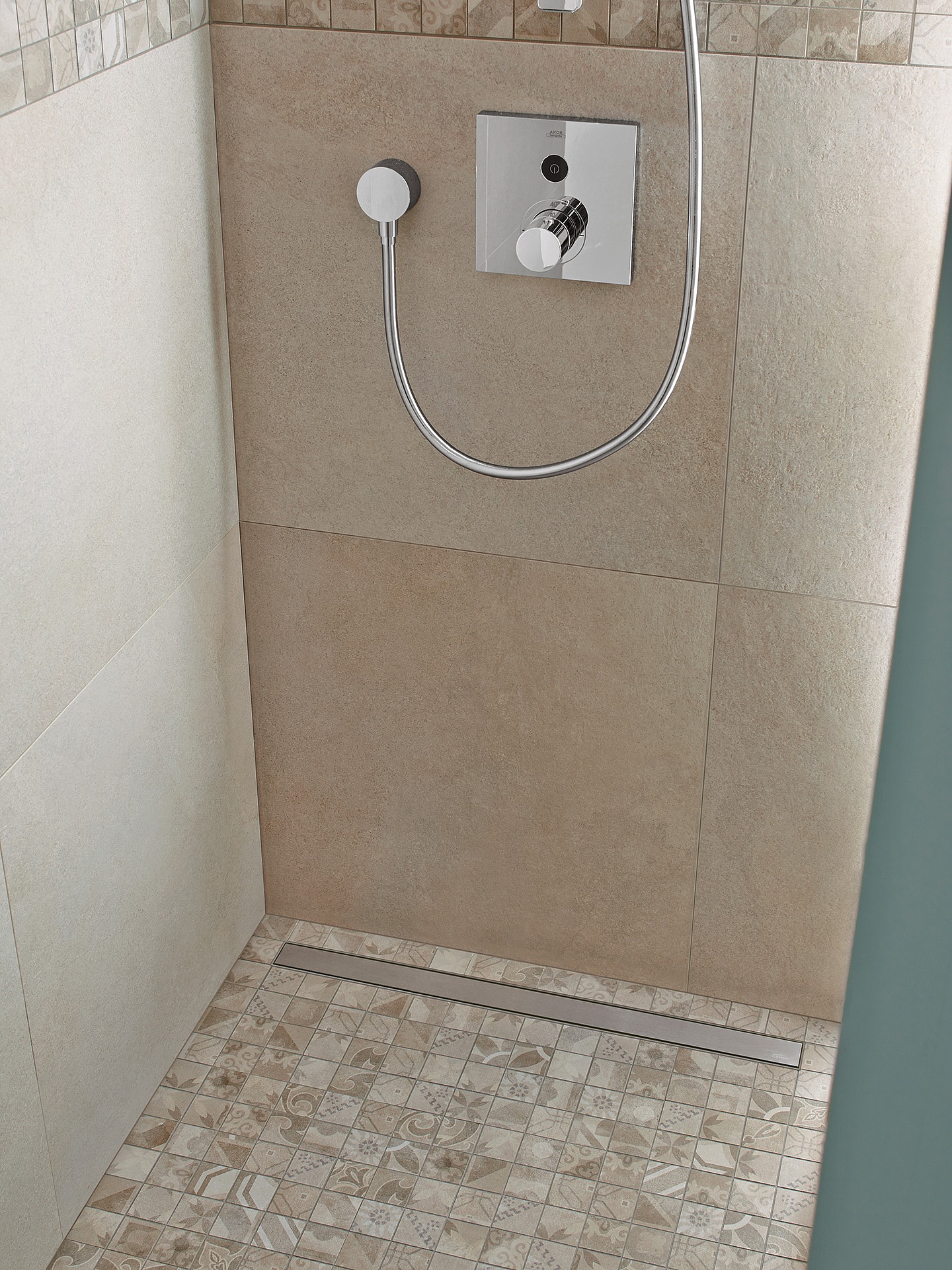 Kermi LINE complete shower board, LINE E70 basic drain cover, drain along wall