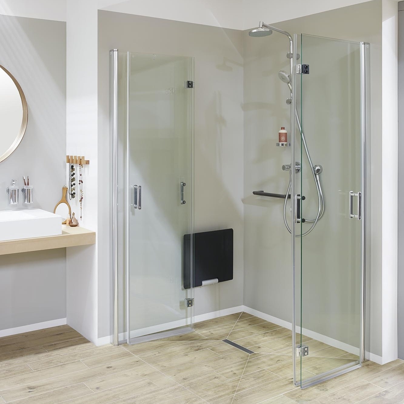 Paroi de douche à profilé Kermi avec accès d’angle DIGA à 2 éléments (portes pivotantes repliables) personnalisé via EXTRA