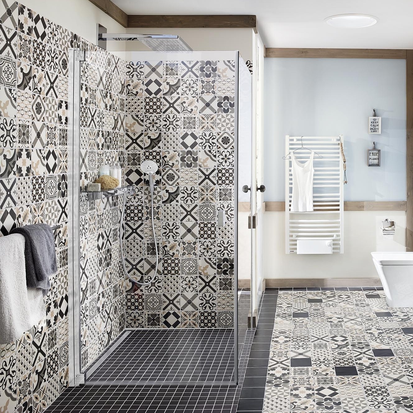 Paroi de douche Kermi Walk-In avec WALK-IN XC Wall et porte pivotante RAYA à 1 vantail via EXTRA