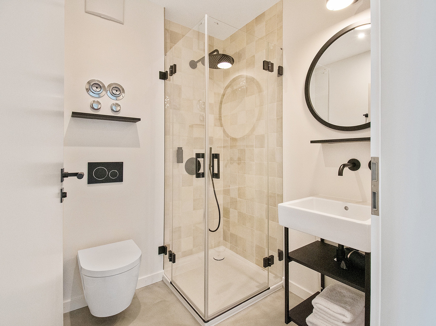 Kermi Referenzobjekt Wohnhaus am Zürichberg, LIGA Ecklösung Dark Edition