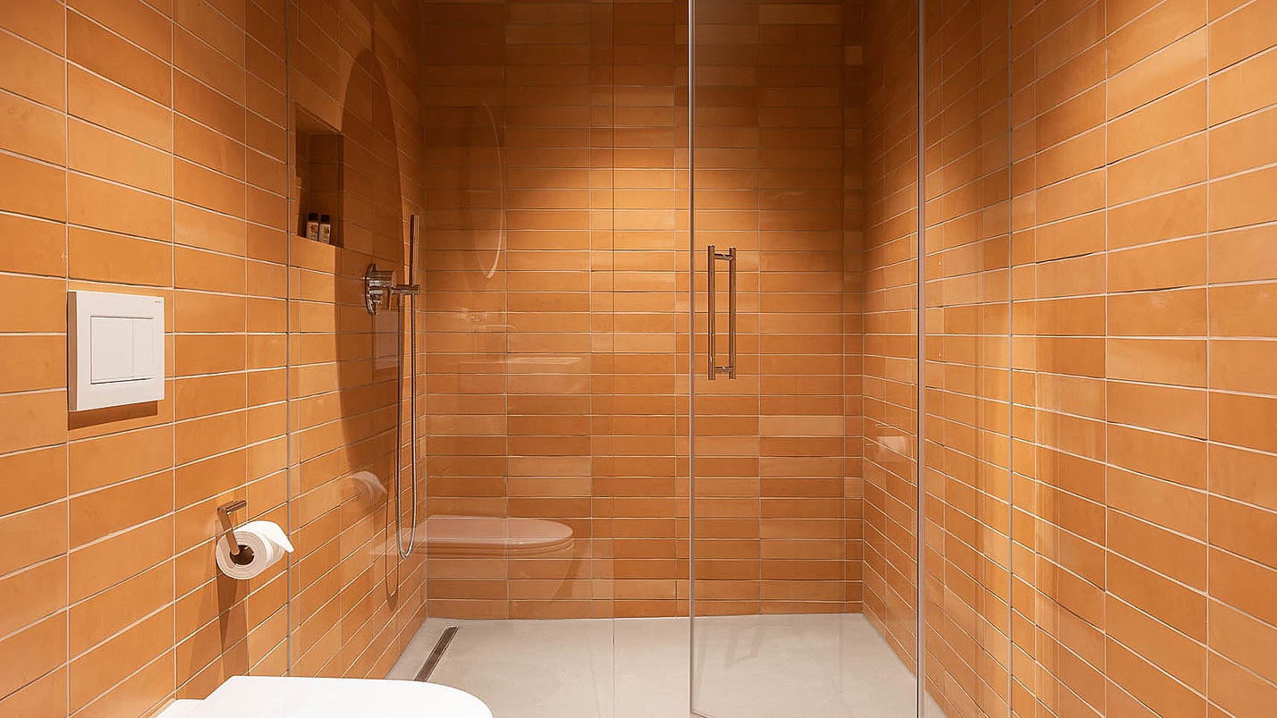 Kermi Duschdesign Referenzobjekt Alma Andermatt, Schweiz PASA Nischenlösung
